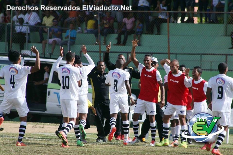 Moca FC celebra gol de Boucicout en el Bragaña García frente a O&M FC